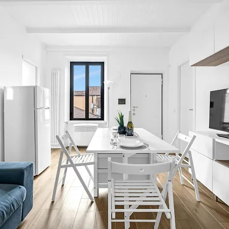 Lo3 • Navigli Chic •