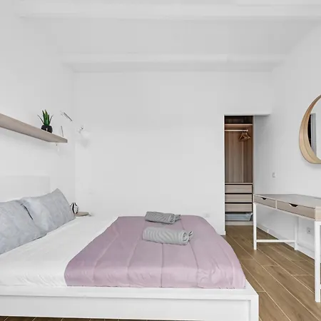 아파트 Lo3 • Navigli Chic • *