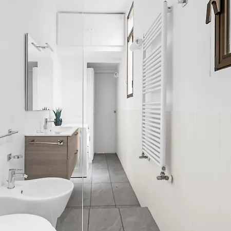 Lo3 • Navigli Chic • * 밀라노